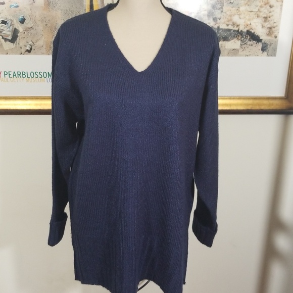 Carolyn Taylor V neck blue knitted sweater. Size L - Picture 2 of 8